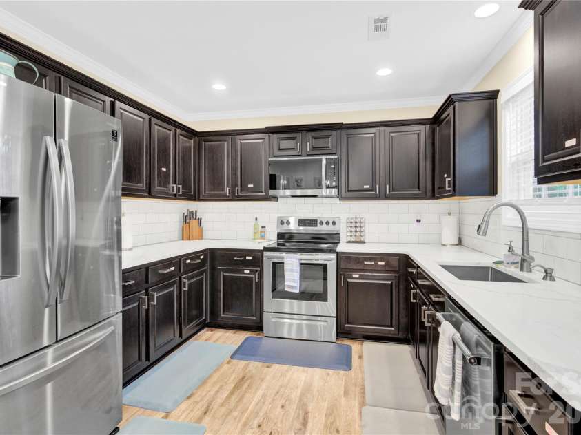 919 Edgemont Avenue, Belmont, NC 28012.  MLS# CAR4429900, YatesRealty ID 53740. 