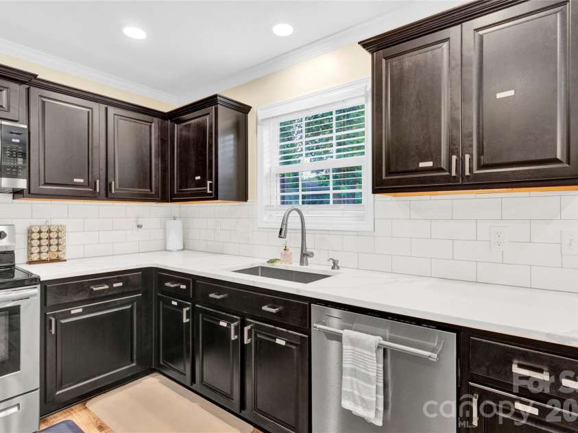 919 Edgemont Avenue, Belmont, NC 28012.  MLS# CAR4429900, YatesRealty ID 53740. 