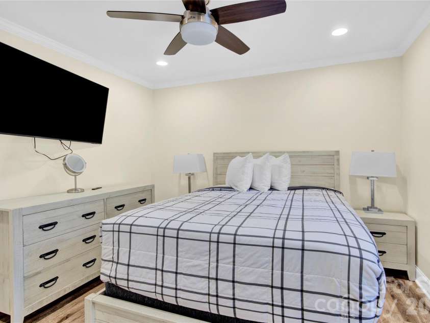 919 Edgemont Avenue, Belmont, NC 28012.  MLS# CAR4429900, YatesRealty ID 53740. 