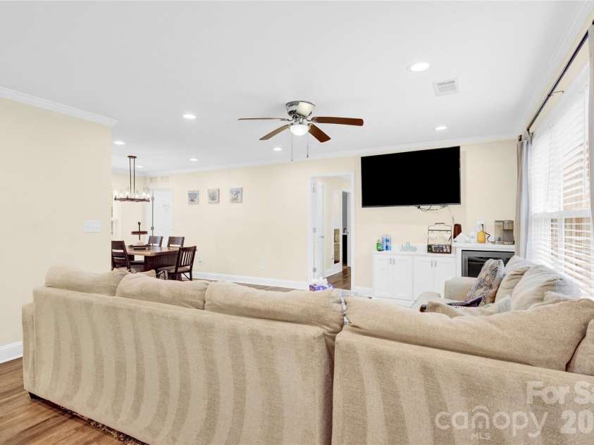 919 Edgemont Avenue, Belmont, NC 28012.  MLS# CAR4429900, YatesRealty ID 53740. 