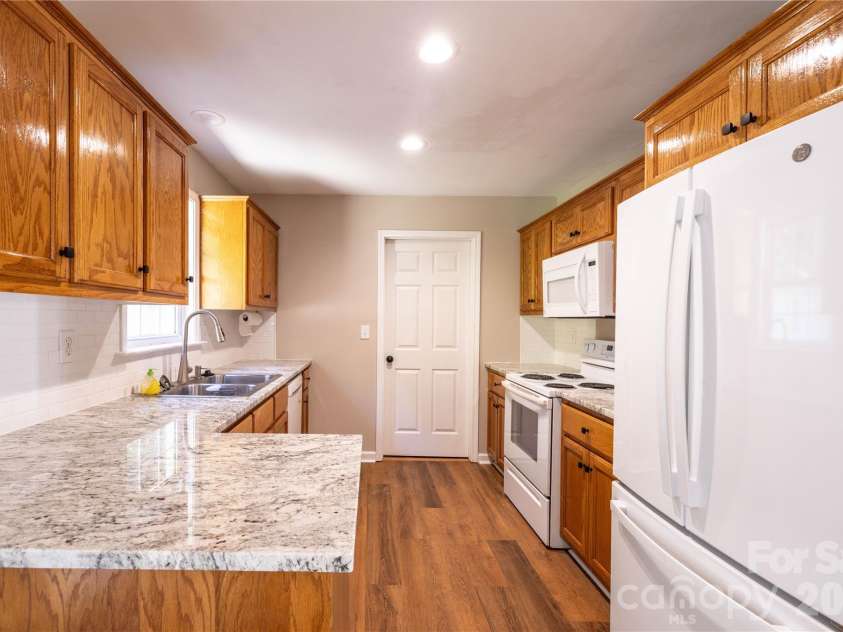 32802 Austin Road, New London, NC 28127.  MLS# CAR4428929, YatesRealty ID 53742. Kitchen