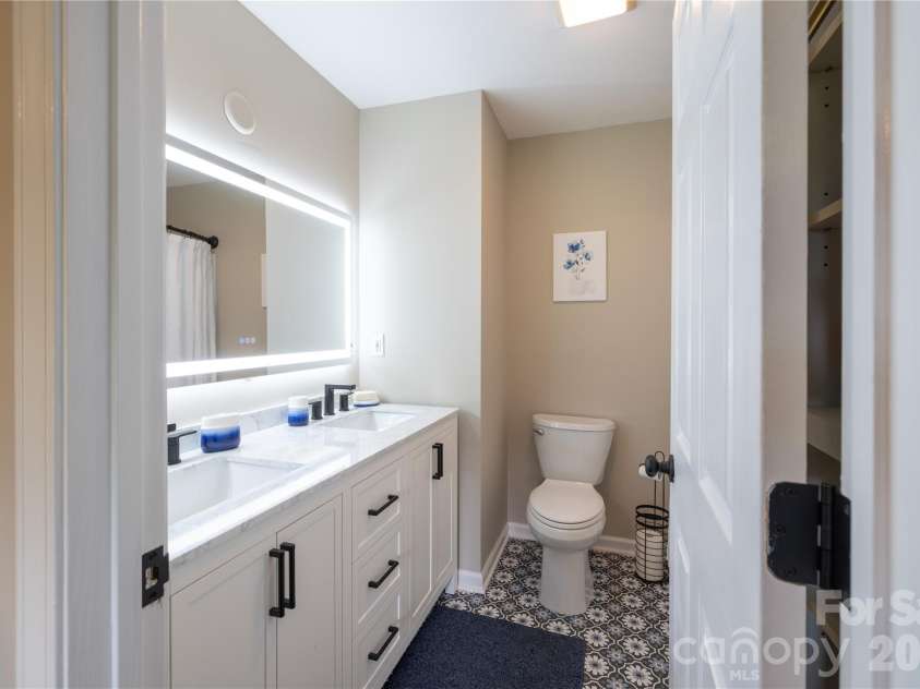 32802 Austin Road, New London, NC 28127.  MLS# CAR4428929, YatesRealty ID 53742. Primary Bathroom