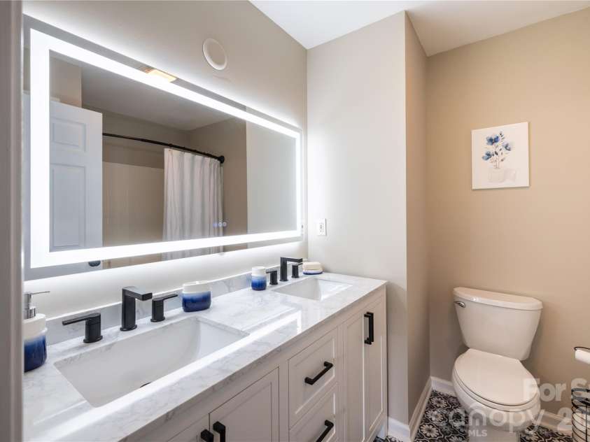 32802 Austin Road, New London, NC 28127.  MLS# CAR4428929, YatesRealty ID 53742. Primary Bathroom