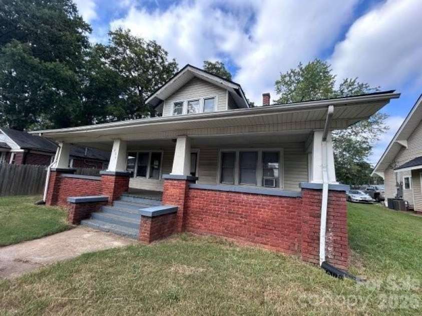 439 2nd Avenue, Hickory, NC 28602.  MLS# CAR4429904, YatesRealty ID 53744. 