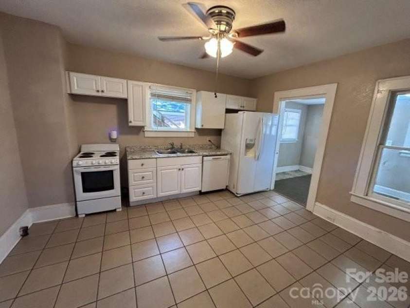 439 2nd Avenue, Hickory, NC 28602.  MLS# CAR4429904, YatesRealty ID 53744. 