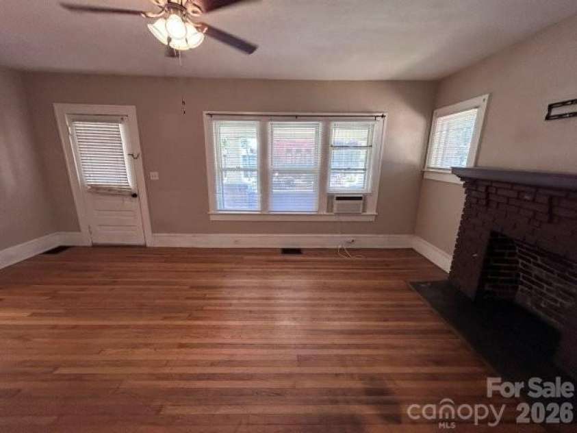 439 2nd Avenue, Hickory, NC 28602.  MLS# CAR4429904, YatesRealty ID 53744. 