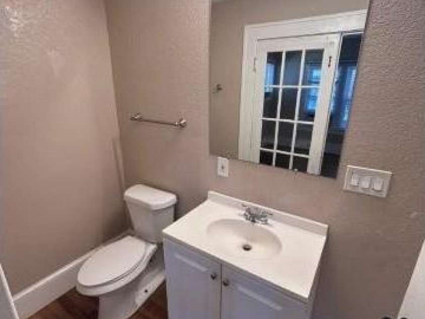 439 2nd Avenue, Hickory, NC 28602.  MLS# CAR4429904, YatesRealty ID 53744. 