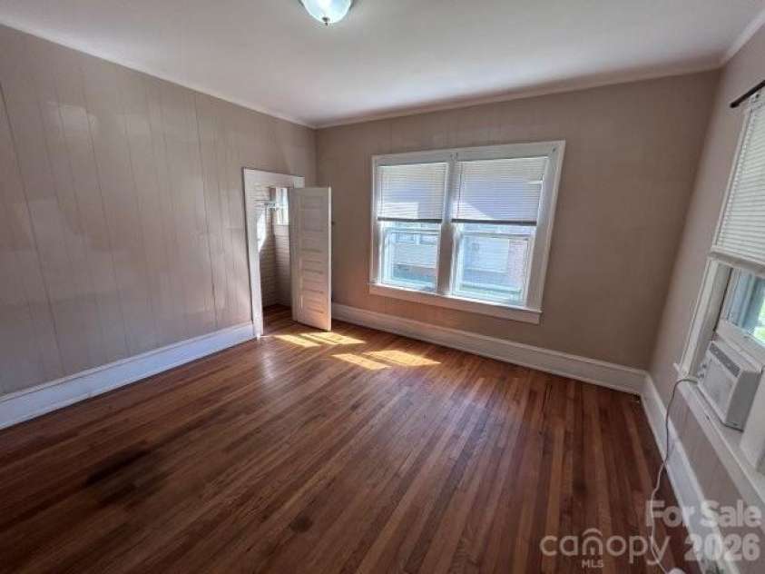 439 2nd Avenue, Hickory, NC 28602.  MLS# CAR4429904, YatesRealty ID 53744. 