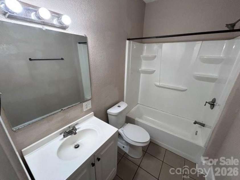 439 2nd Avenue, Hickory, NC 28602.  MLS# CAR4429904, YatesRealty ID 53744. 