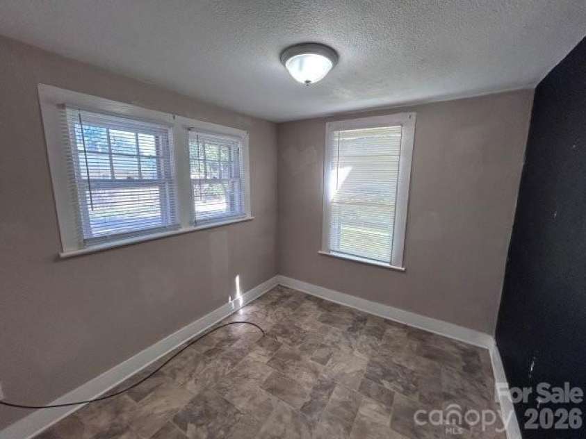 439 2nd Avenue, Hickory, NC 28602.  MLS# CAR4429904, YatesRealty ID 53744. 