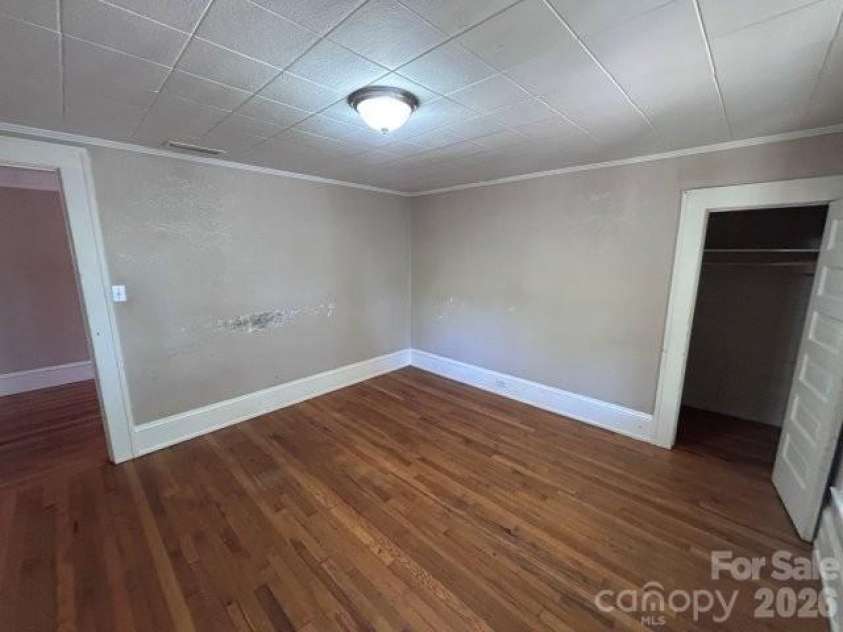439 2nd Avenue, Hickory, NC 28602.  MLS# CAR4429904, YatesRealty ID 53744. 
