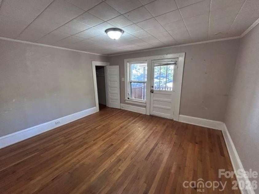 439 2nd Avenue, Hickory, NC 28602.  MLS# CAR4429904, YatesRealty ID 53744. 