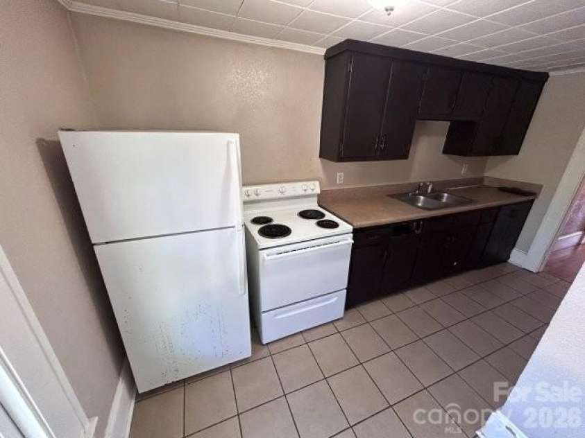 439 2nd Avenue, Hickory, NC 28602.  MLS# CAR4429904, YatesRealty ID 53744. 