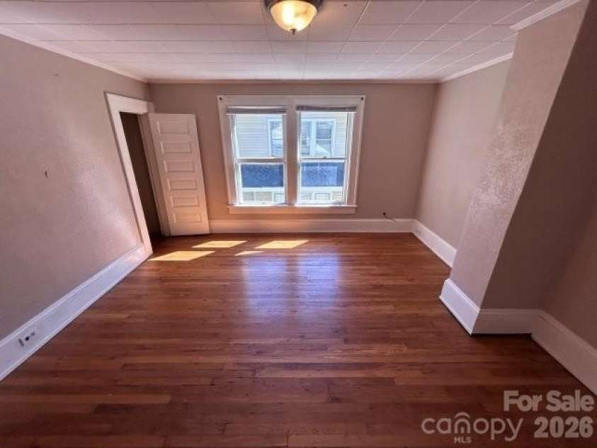 439 2nd Avenue, Hickory, NC 28602.  MLS# CAR4429904, YatesRealty ID 53744. 