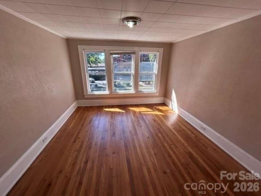 439 2nd Avenue, Hickory, NC 28602.  MLS# CAR4429904, YatesRealty ID 53744. 
