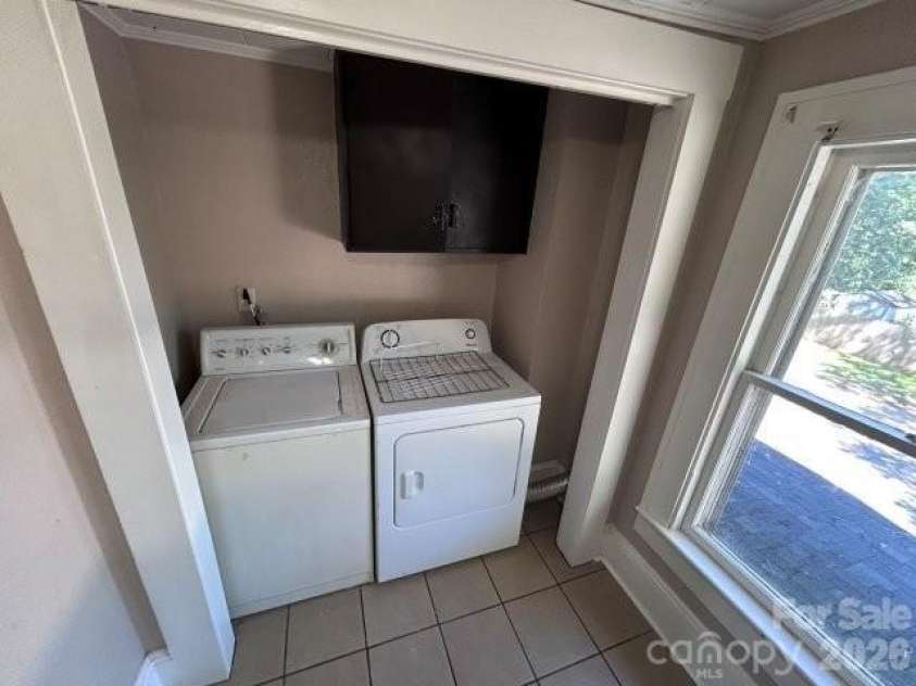 439 2nd Avenue, Hickory, NC 28602.  MLS# CAR4429904, YatesRealty ID 53744. 