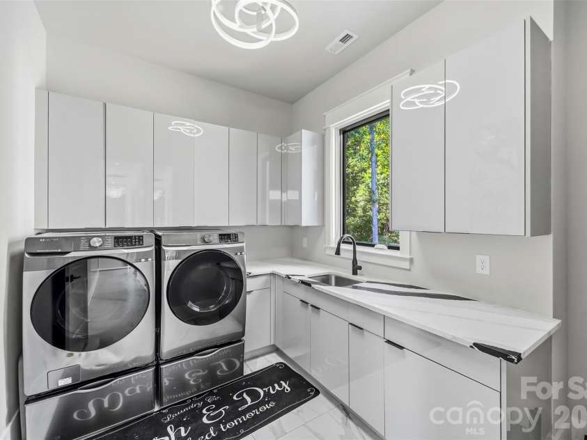 15650 Youngblood Road, Charlotte, NC 28278.  MLS# CAR4429465, YatesRealty ID 53745. 