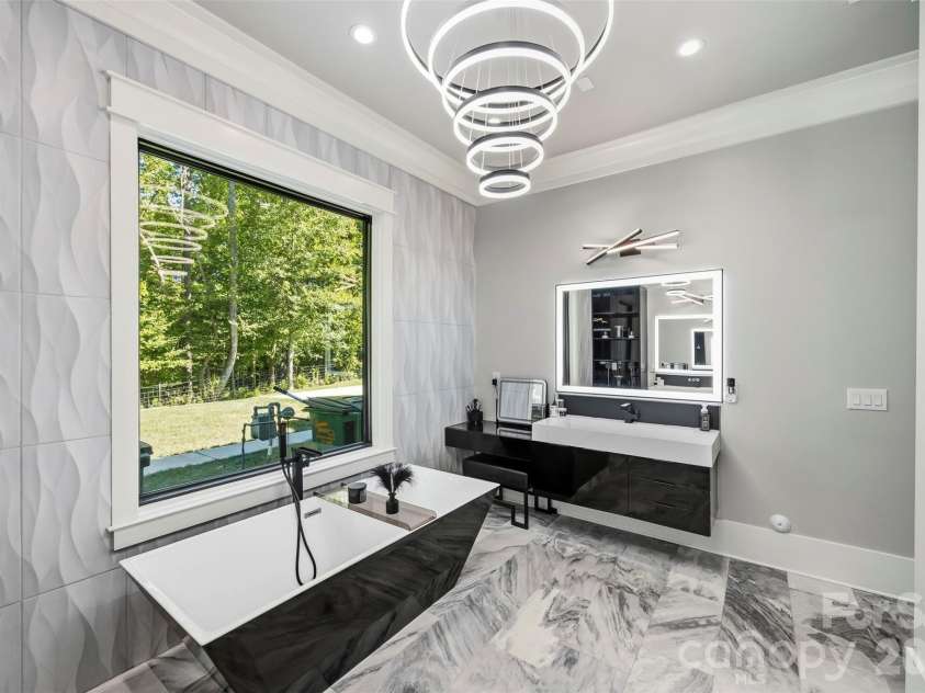 15650 Youngblood Road, Charlotte, NC 28278.  MLS# CAR4429465, YatesRealty ID 53745. 