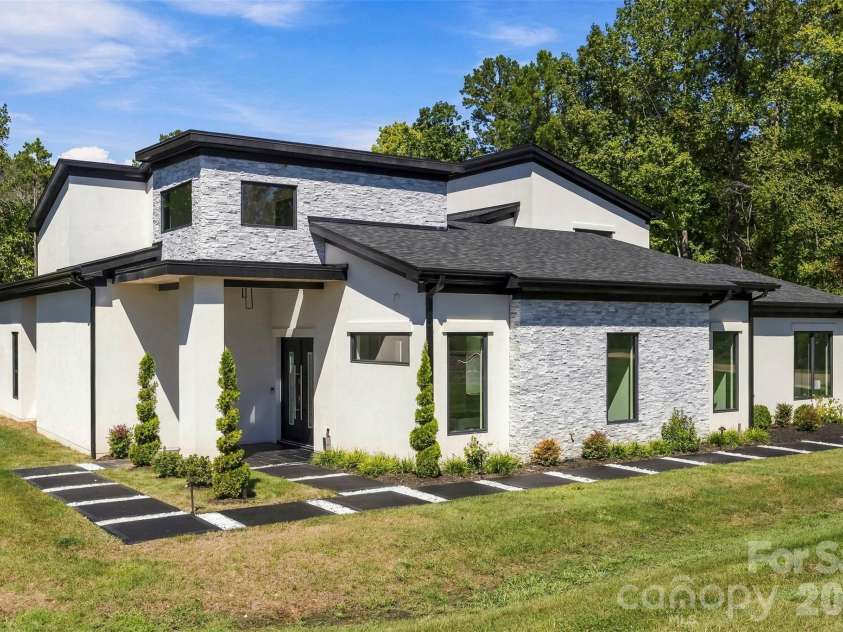 15650 Youngblood Road, Charlotte, NC 28278.  MLS# CAR4429465, YatesRealty ID 53745. 