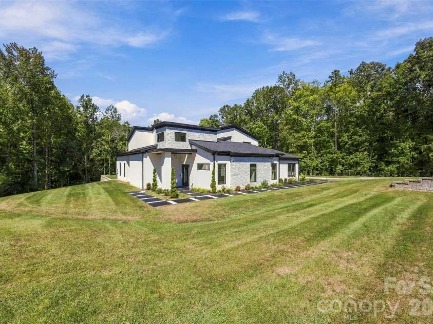 15650 Youngblood Road, Charlotte, NC 28278.  MLS# CAR4429465, YatesRealty ID 53745. 