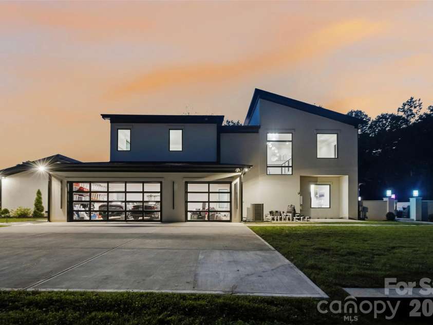 15650 Youngblood Road, Charlotte, NC 28278.  MLS# CAR4429465, YatesRealty ID 53745. 