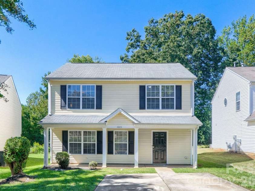 1605 Crandon Drive, Charlotte, NC 28216.  MLS# CAR4425019, YatesRealty ID 53746. 