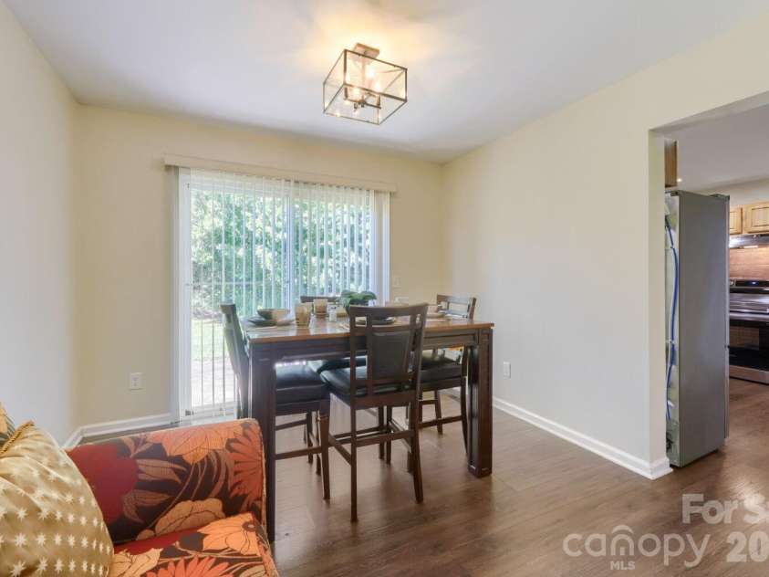 1605 Crandon Drive, Charlotte, NC 28216.  MLS# CAR4425019, YatesRealty ID 53746. 