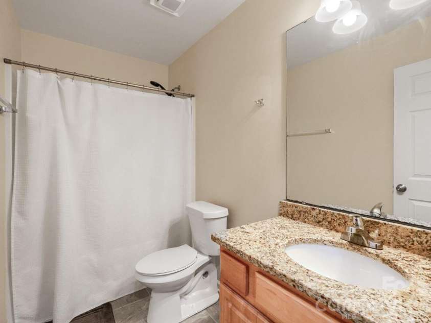 1605 Crandon Drive, Charlotte, NC 28216.  MLS# CAR4425019, YatesRealty ID 53746. 
