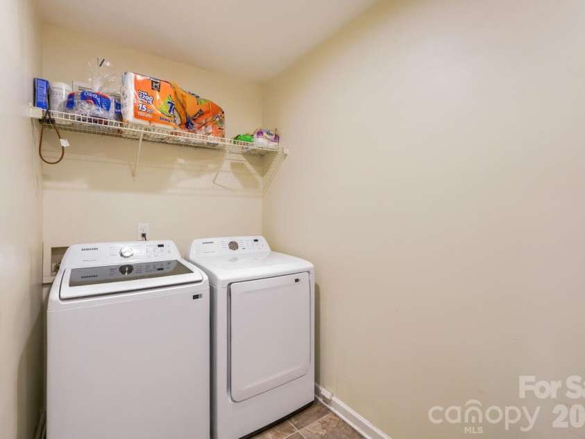 1605 Crandon Drive, Charlotte, NC 28216.  MLS# CAR4425019, YatesRealty ID 53746. 