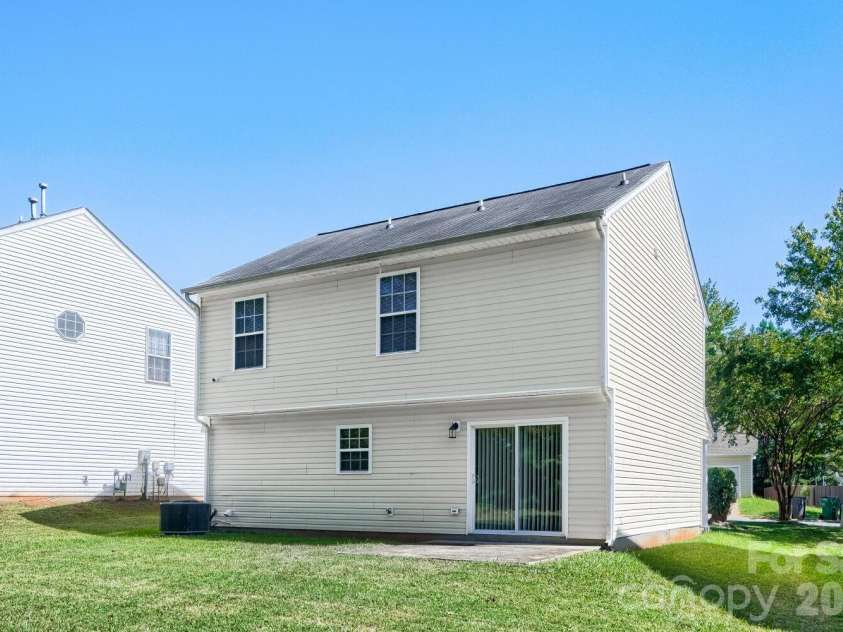 1605 Crandon Drive, Charlotte, NC 28216.  MLS# CAR4425019, YatesRealty ID 53746. 