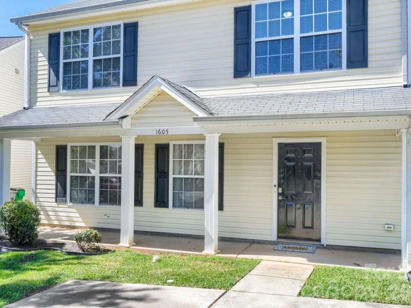 1605 Crandon Drive, Charlotte, NC 28216.  MLS# CAR4425019, YatesRealty ID 53746. 