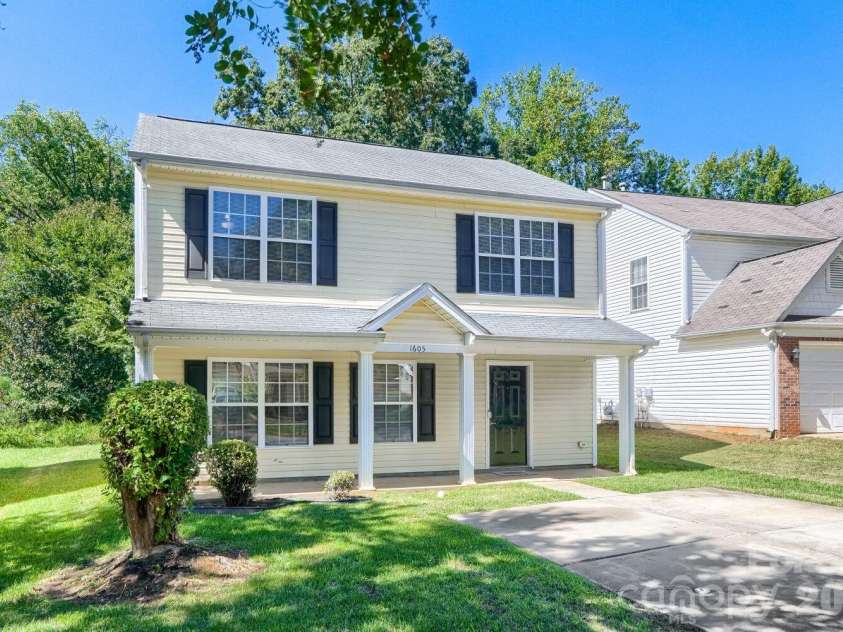 1605 Crandon Drive, Charlotte, NC 28216.  MLS# CAR4425019, YatesRealty ID 53746. 