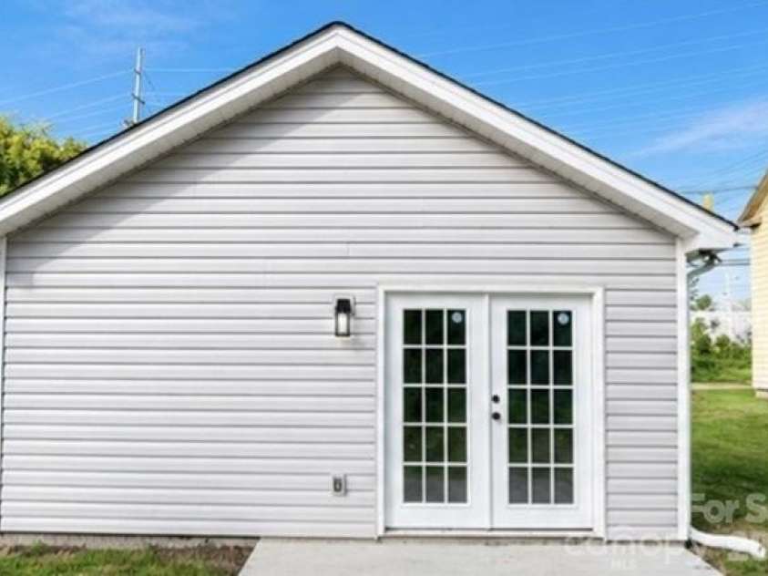 107 Cotton Grove Road, Lexington, NC 27292.  MLS# CAR4428909, YatesRealty ID 53749. 