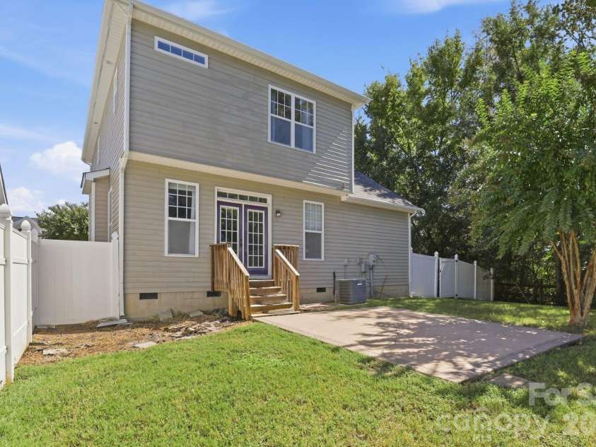 1020 Traditions Park Drive, Pineville, NC 28134.  MLS# CAR4428978, YatesRealty ID 53750. 