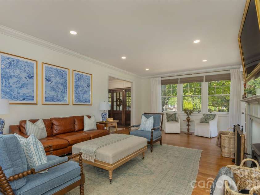 200 Kimberly Avenue, Asheville, NC 28804.  MLS# CAR4429013, YatesRealty ID 53751. 