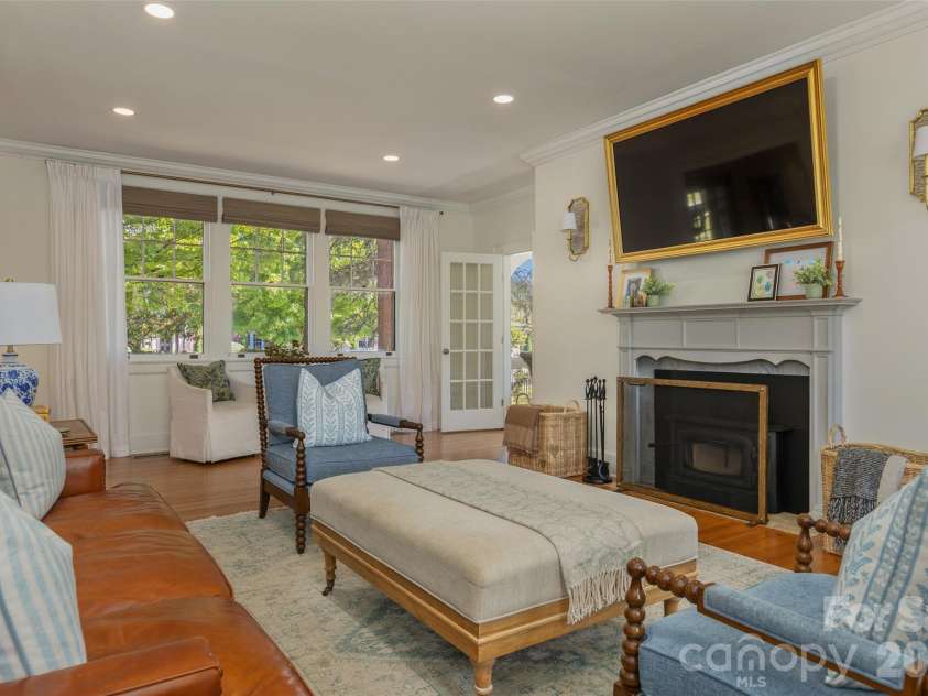200 Kimberly Avenue, Asheville, NC 28804.  MLS# CAR4429013, YatesRealty ID 53751. 
