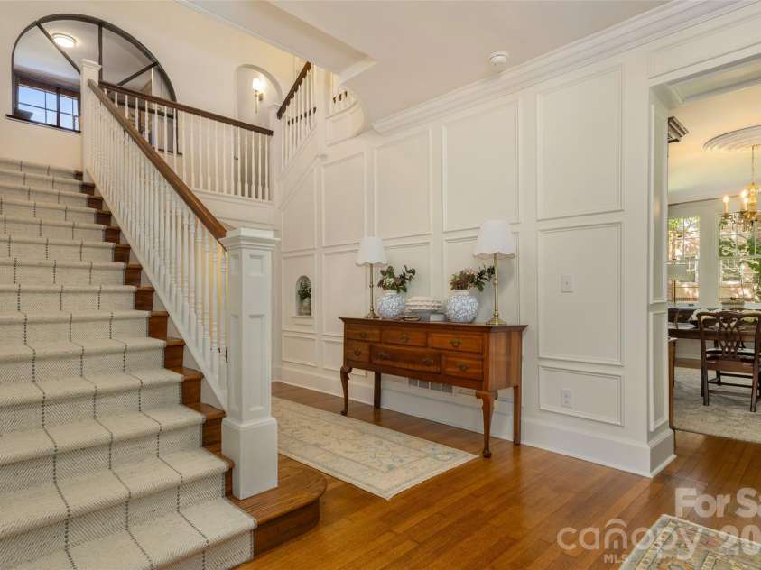 200 Kimberly Avenue, Asheville, NC 28804.  MLS# CAR4429013, YatesRealty ID 53751. 