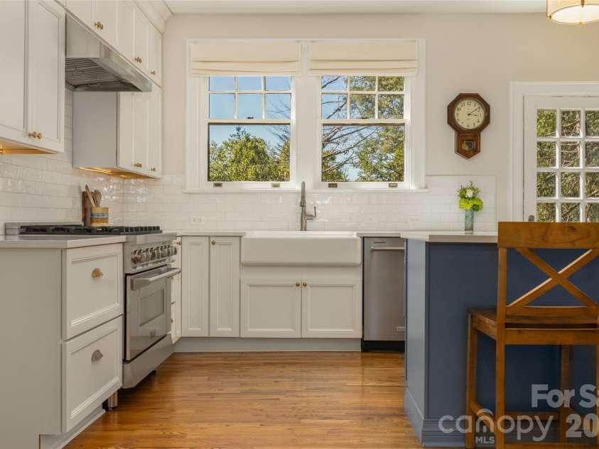 200 Kimberly Avenue, Asheville, NC 28804.  MLS# CAR4429013, YatesRealty ID 53751. 