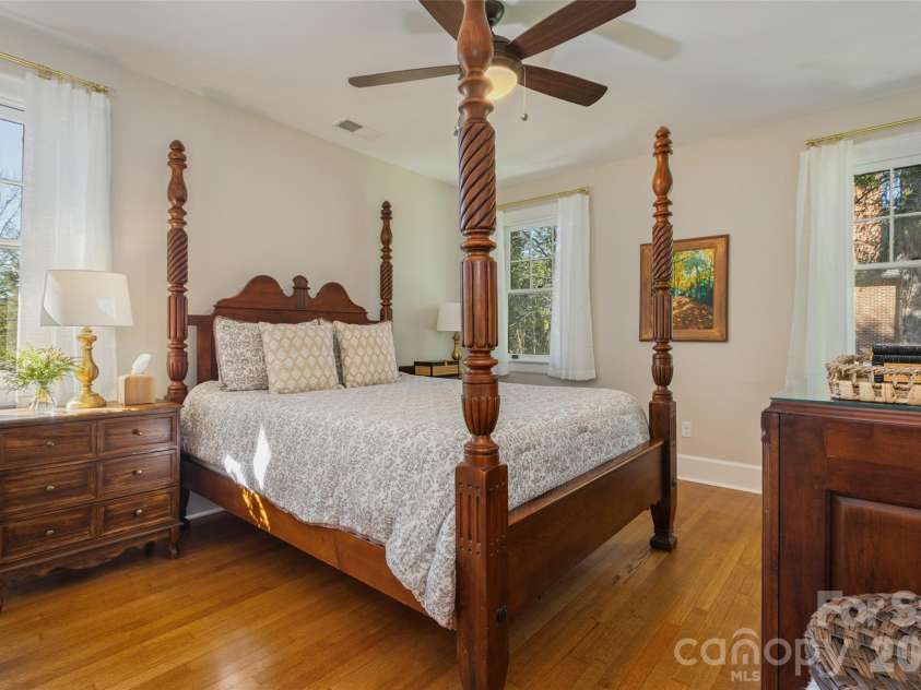 200 Kimberly Avenue, Asheville, NC 28804.  MLS# CAR4429013, YatesRealty ID 53751. 