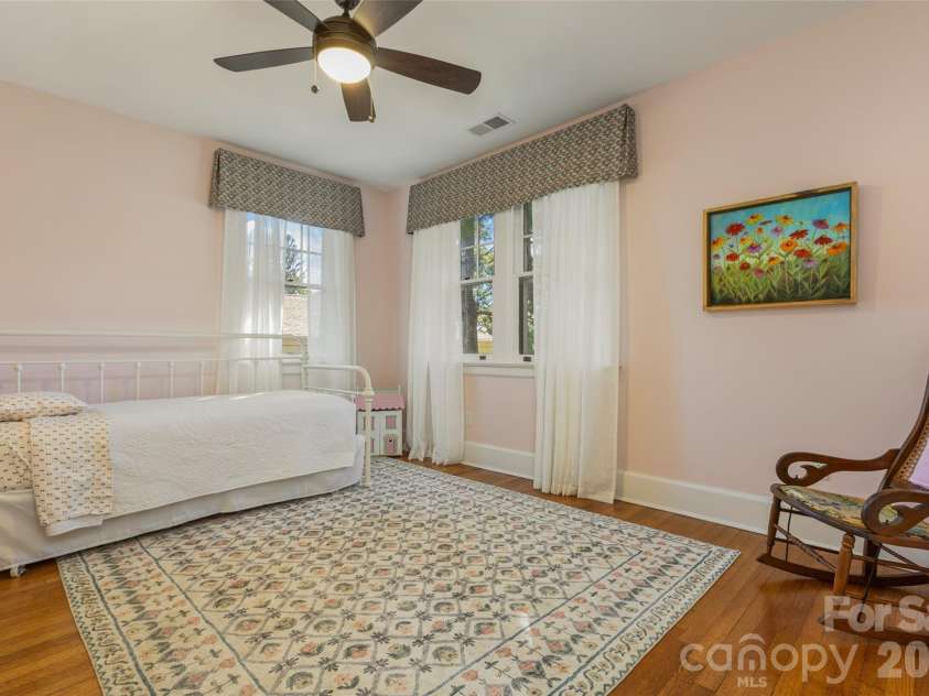 200 Kimberly Avenue, Asheville, NC 28804.  MLS# CAR4429013, YatesRealty ID 53751. 