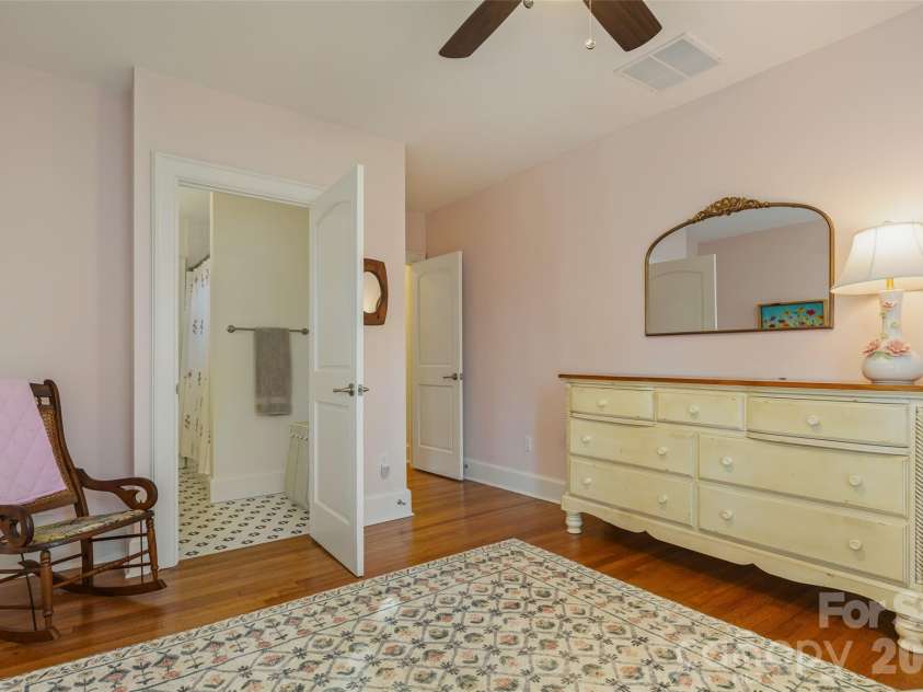 200 Kimberly Avenue, Asheville, NC 28804.  MLS# CAR4429013, YatesRealty ID 53751. 