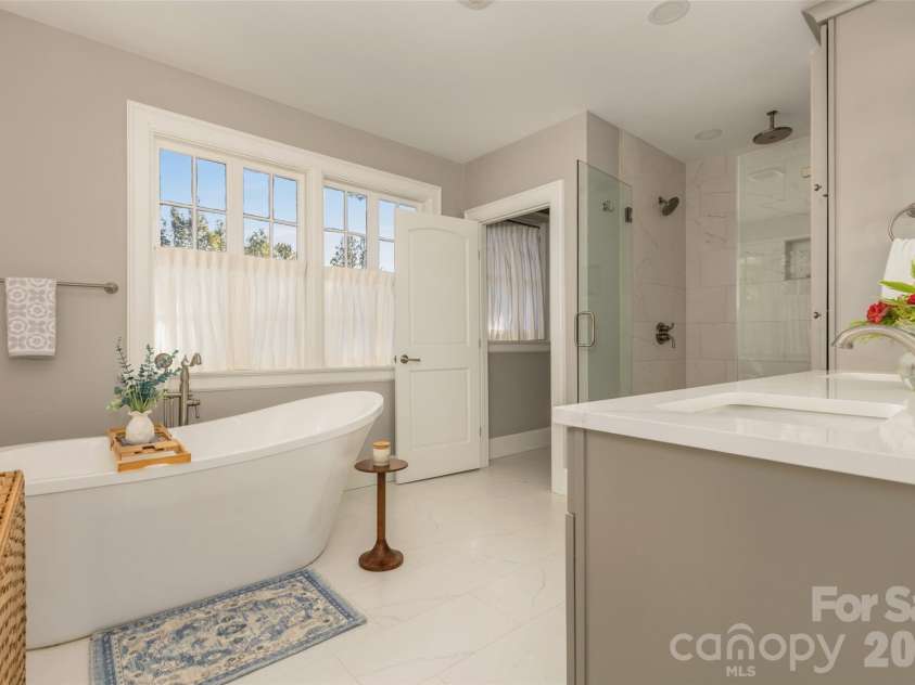200 Kimberly Avenue, Asheville, NC 28804.  MLS# CAR4429013, YatesRealty ID 53751. 