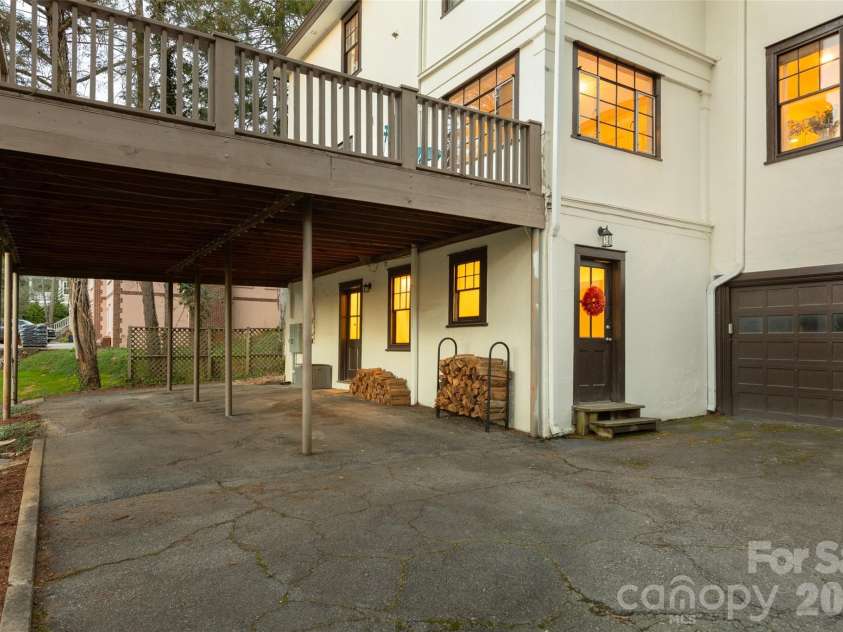 200 Kimberly Avenue, Asheville, NC 28804.  MLS# CAR4429013, YatesRealty ID 53751. 