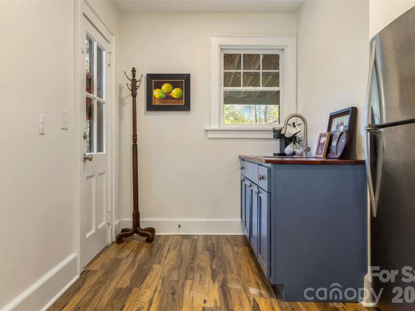 200 Kimberly Avenue, Asheville, NC 28804.  MLS# CAR4429013, YatesRealty ID 53751. Basement kitchenette, perfect for guests.