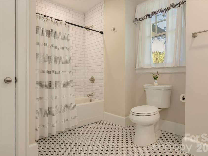 200 Kimberly Avenue, Asheville, NC 28804.  MLS# CAR4429013, YatesRealty ID 53751. Jack n Jill bath.