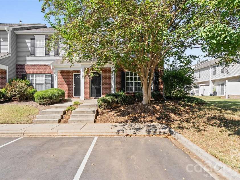 2859 Summergrove Court, Matthews, NC 28105.  MLS# CAR4429068, YatesRealty ID 53753. 