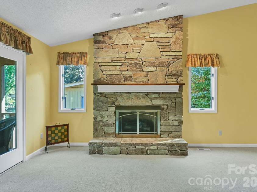 901 Red Oak Drive, Hendersonville, NC 28791.  MLS# CAR4428905, YatesRealty ID 53754. 