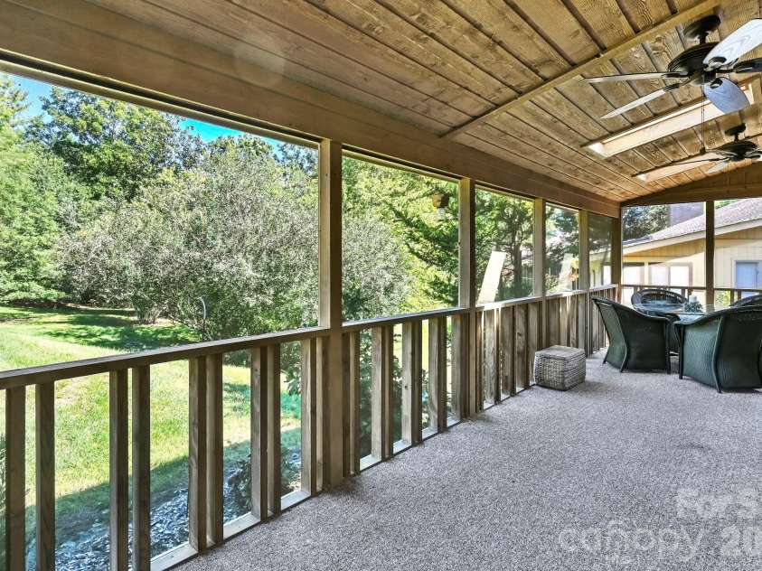 901 Red Oak Drive, Hendersonville, NC 28791.  MLS# CAR4428905, YatesRealty ID 53754. 