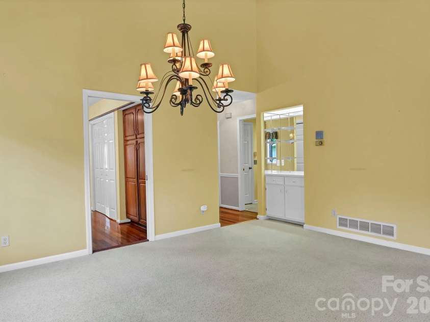 901 Red Oak Drive, Hendersonville, NC 28791.  MLS# CAR4428905, YatesRealty ID 53754. 