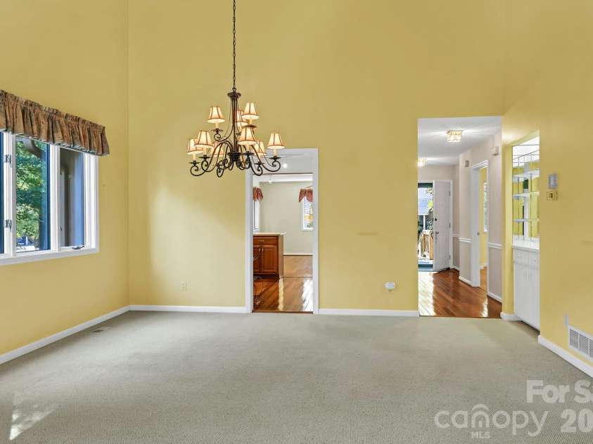 901 Red Oak Drive, Hendersonville, NC 28791.  MLS# CAR4428905, YatesRealty ID 53754. 